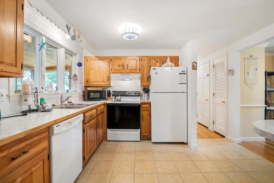 Sun Room Beaches and Dog Welcome House in South Chatham