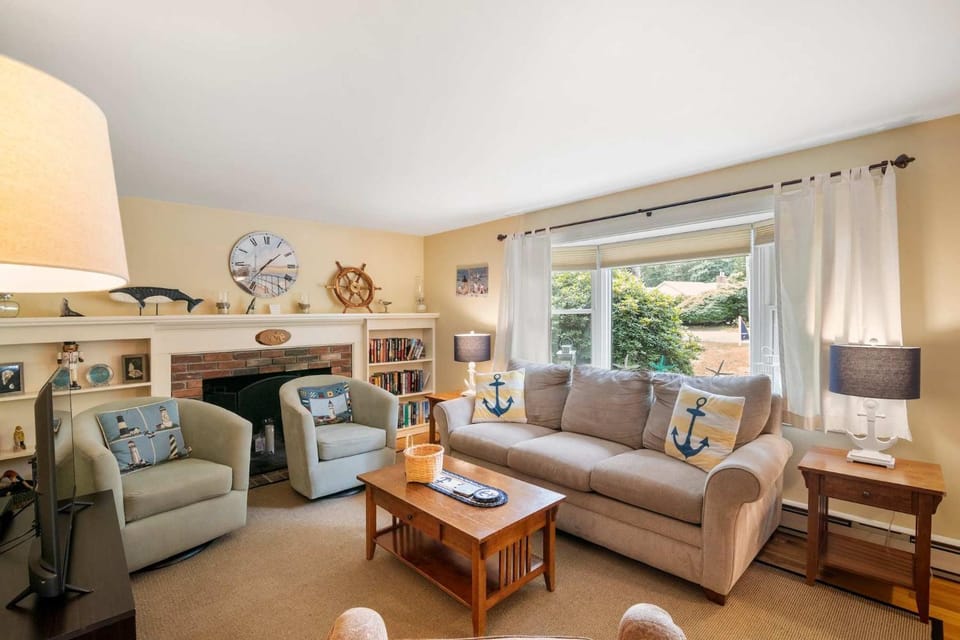 Sun Room Beaches and Dog Welcome House in South Chatham