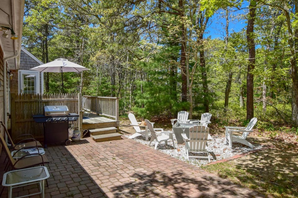 5-Mins to Forest Beach Dog Friendly House in South Chatham