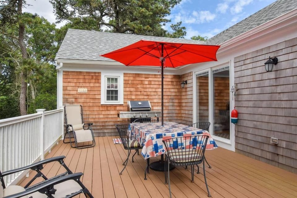 Waterfront on Private Lake House in Chatham