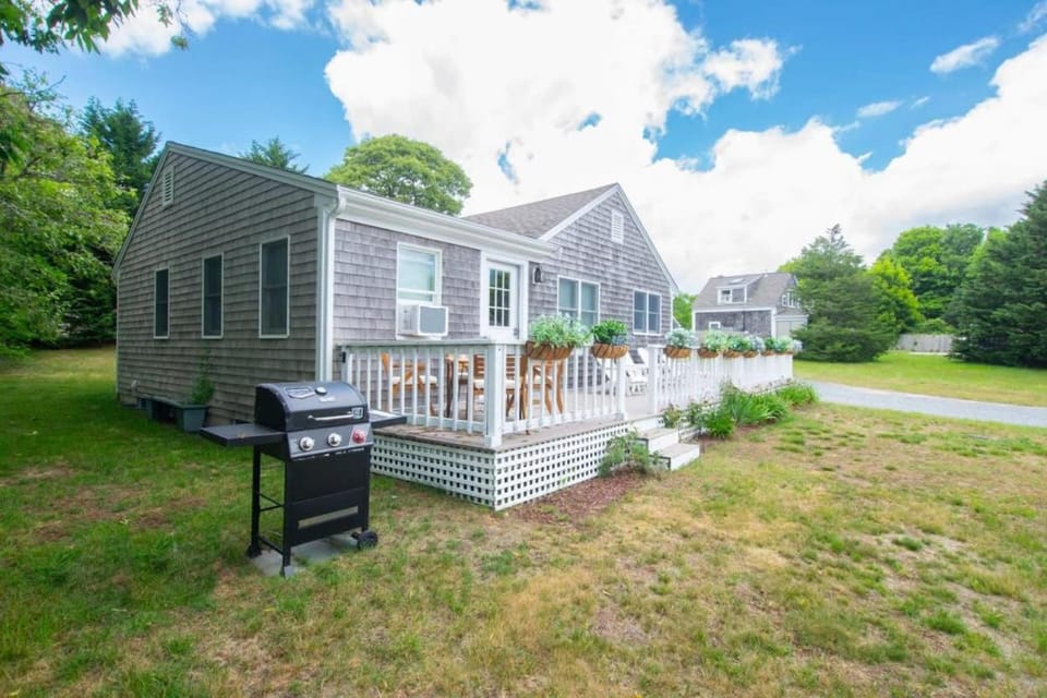Wrap-Around Porch Mins to Beach House in South Chatham