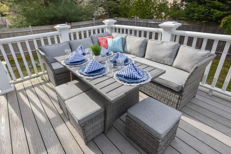 Perfect for Group w Kids & Dogs w Hot Tub House in South Chatham