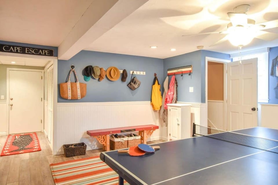 Spacious w Large Outdoor Area Fire Pit House in Chatham