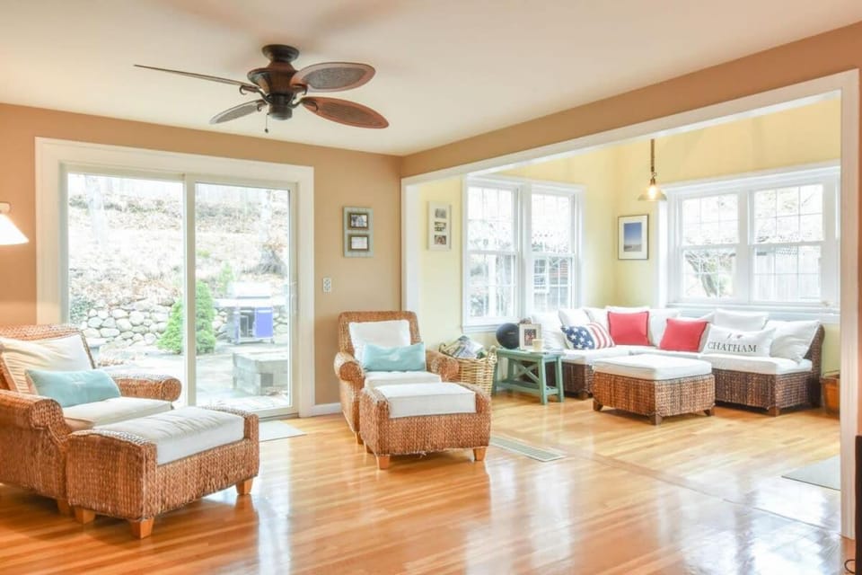 Spacious w Large Outdoor Area Fire Pit House in Chatham