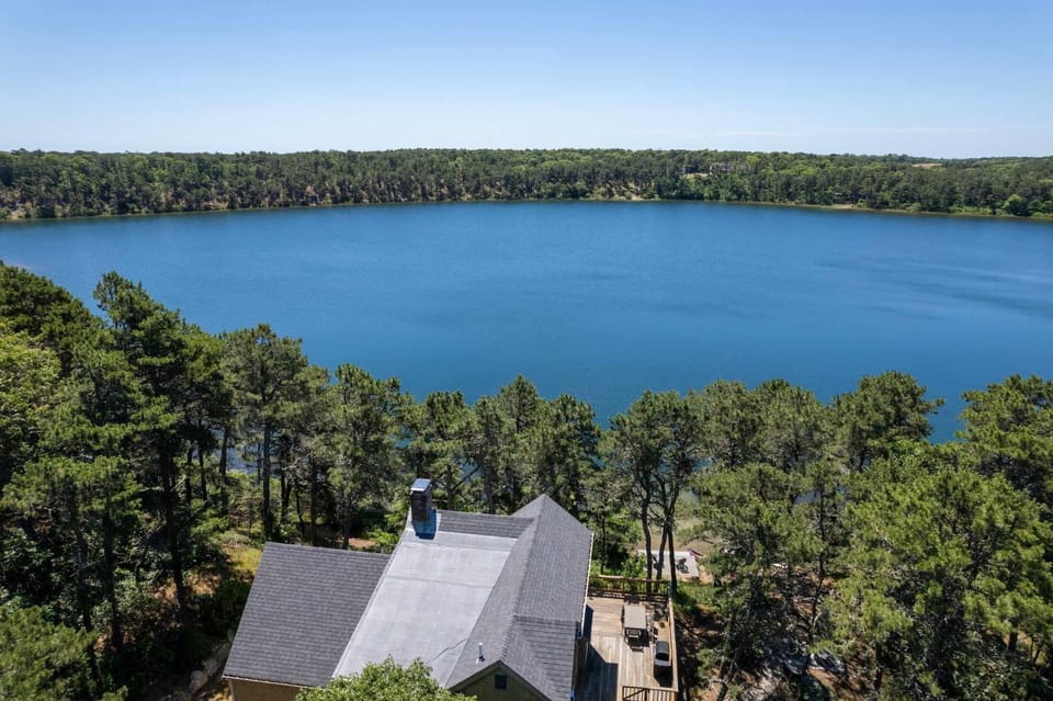 Amazing Location Lakefront Waterside Deck House in Harwich