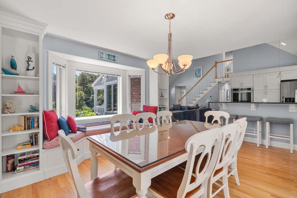 Beautifully Renovated w Access to Beach House in Chatham