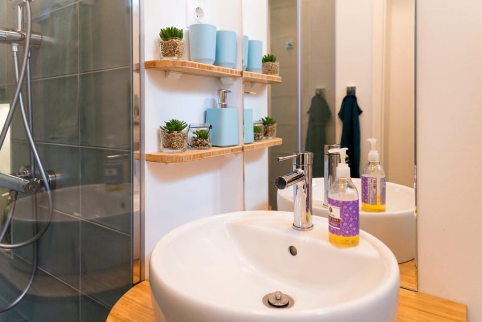 Shower, Bathroom