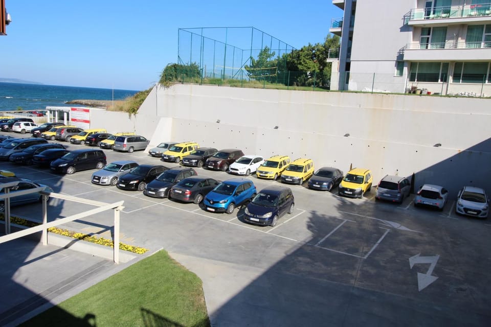 Day, Natural landscape, Sea view, Location, Parking