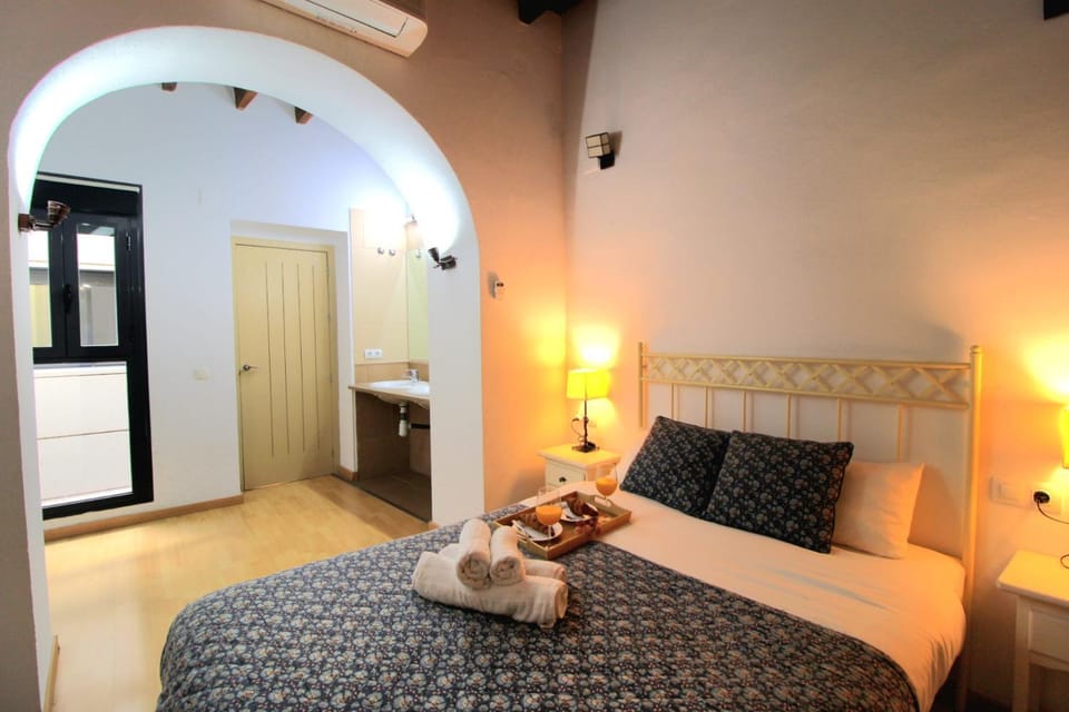 Bedroom, air conditioner