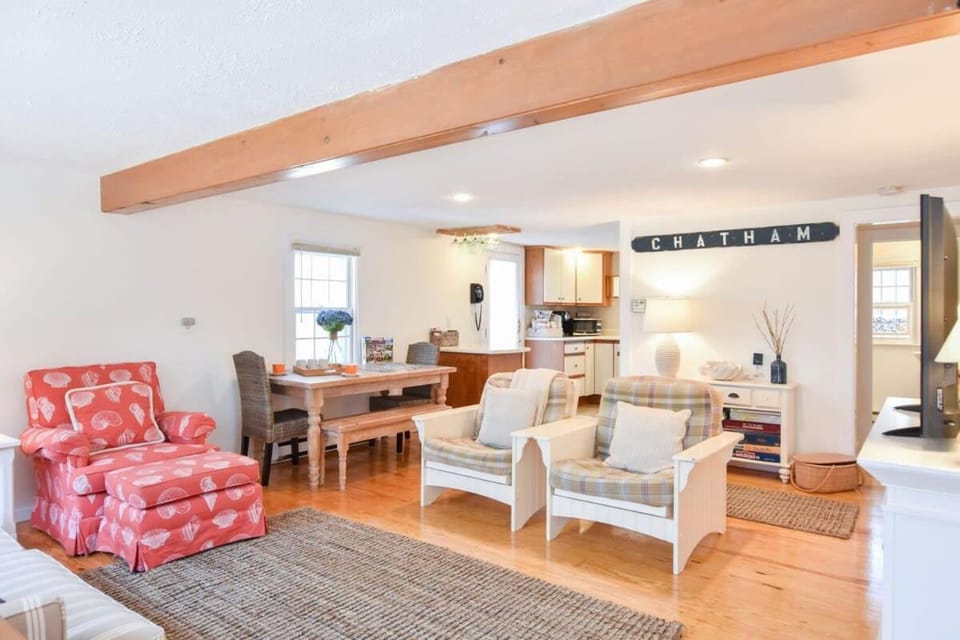 Lovely Home Minutes from Beach in Chatham House in Harwich
