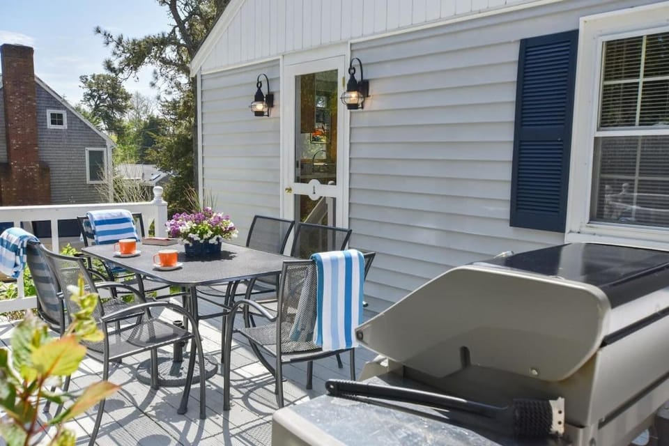 Lovely Home Minutes from Beach in Chatham House in Harwich