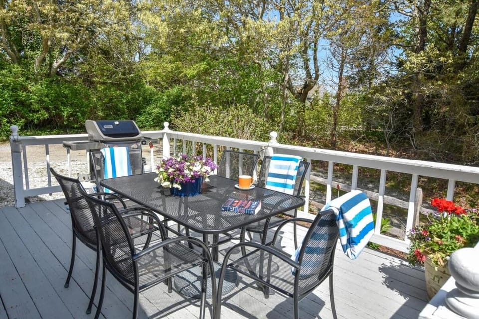 Lovely Home Minutes from Beach in Chatham House in Harwich