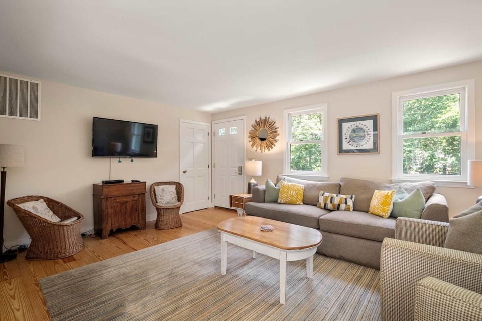 Great Location Outdoor Space Dog Friendly House in Chatham