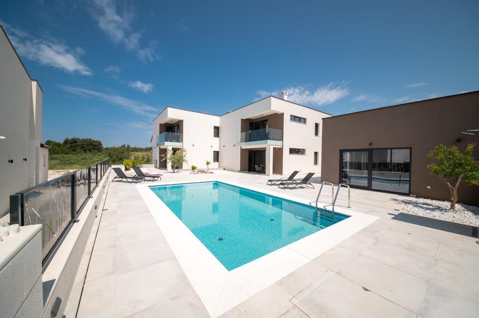 Garden, Balcony/Terrace, Pool view, Swimming pool, sunbed