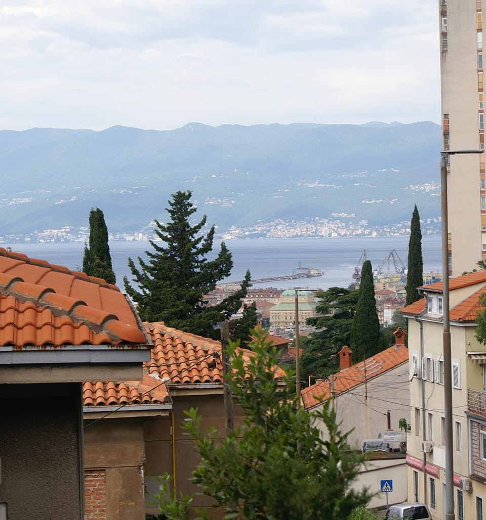 City view, Sea view