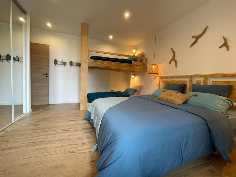 Bed, Photo of the whole room, Bedroom, bunk bed, wardrobe