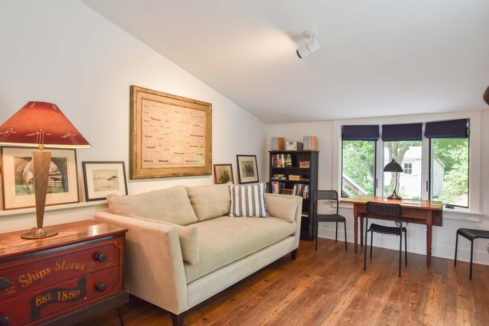 Gorgeous Renovation Walk to Water House in Orleans