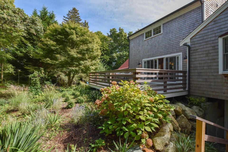 Gorgeous Renovation Walk to Water House in Orleans