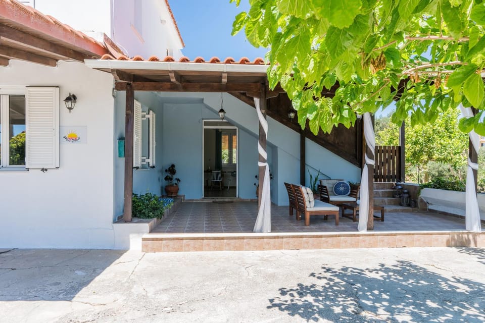 Property building, Patio, Balcony/Terrace, Garden view
