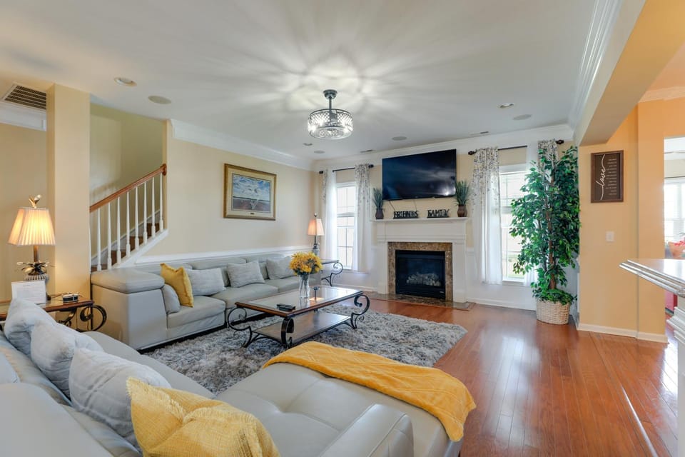 Walk to Wescott Golf, Pool Access! Pondfront Home House in Summerville