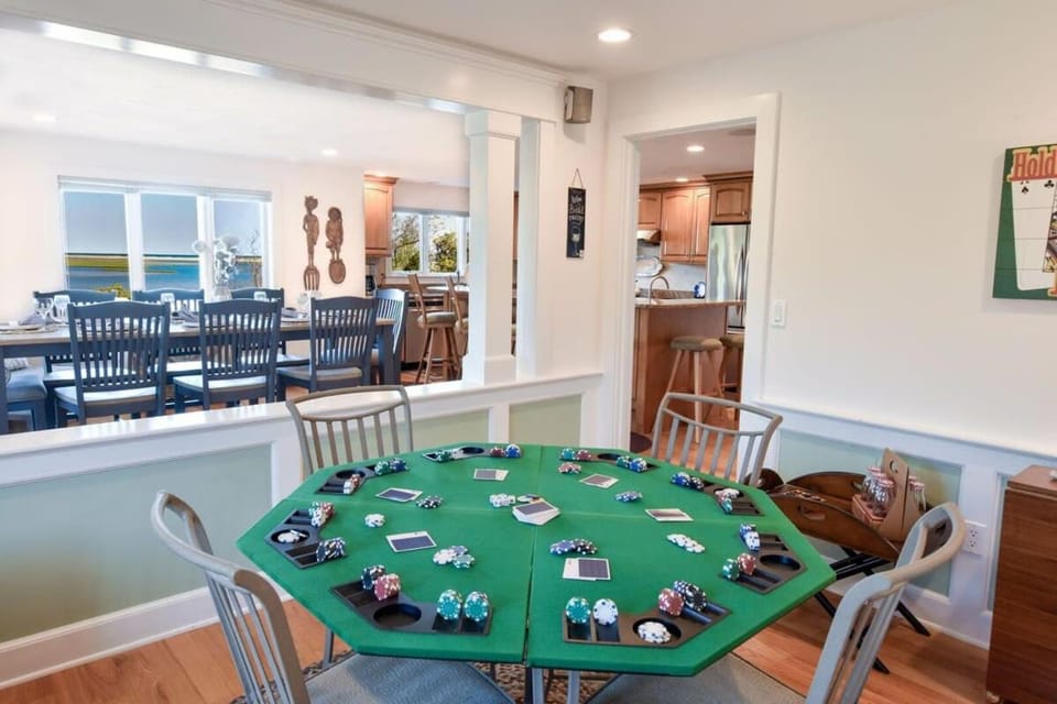 2 Min Walk to Private Beach & Boat Launch House in Orleans