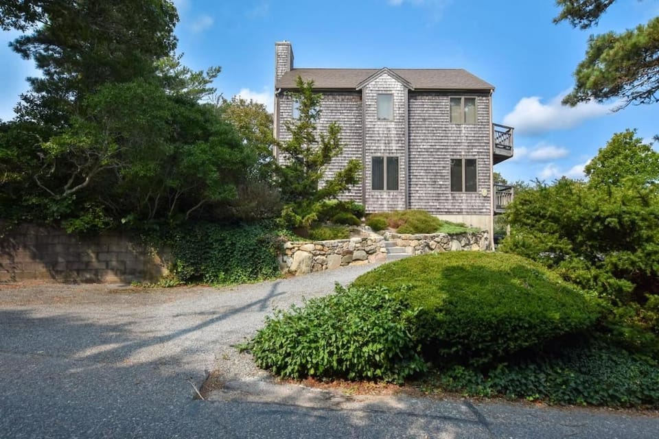 2 Min Walk to Private Beach & Boat Launch House in Orleans