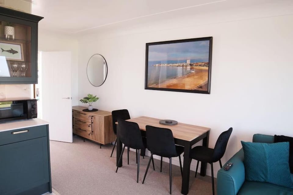 Living room, Seating area, Dining area, minibar