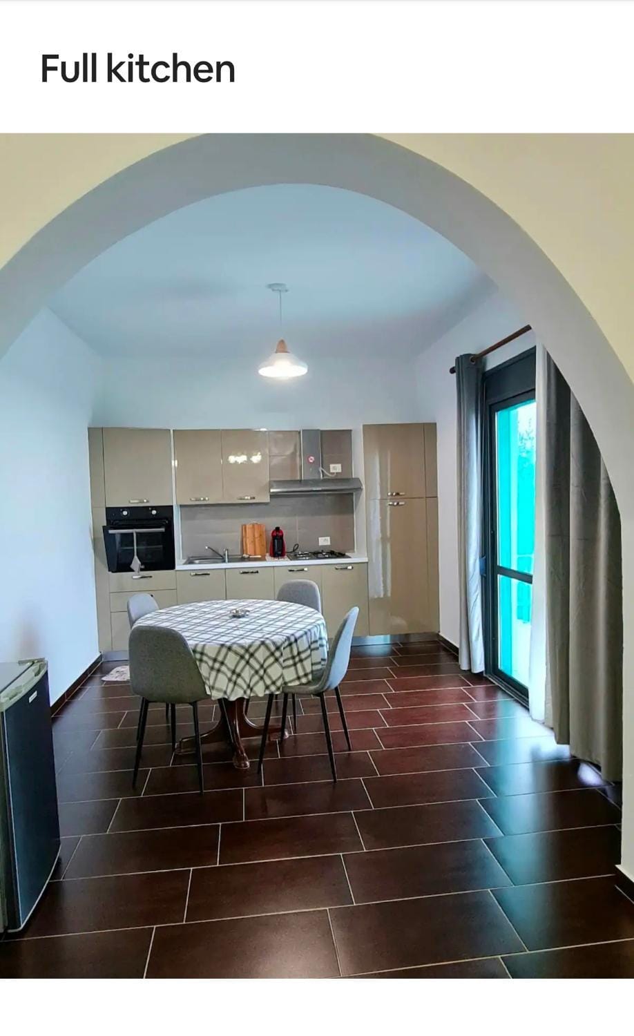 Kitchen or kitchenette, Dining area, oven, stove