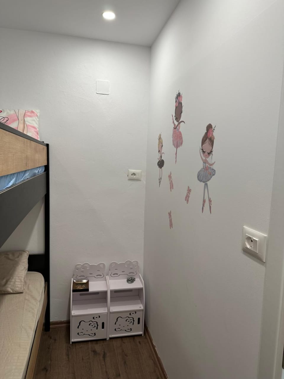 Bedroom, bunk bed