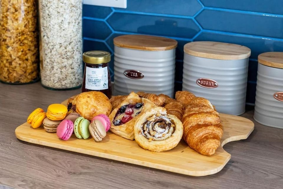 Food and drinks, Food, Shopping Area, Breakfast, Continental breakfast, Buffet breakfast, Lunch, Dinner