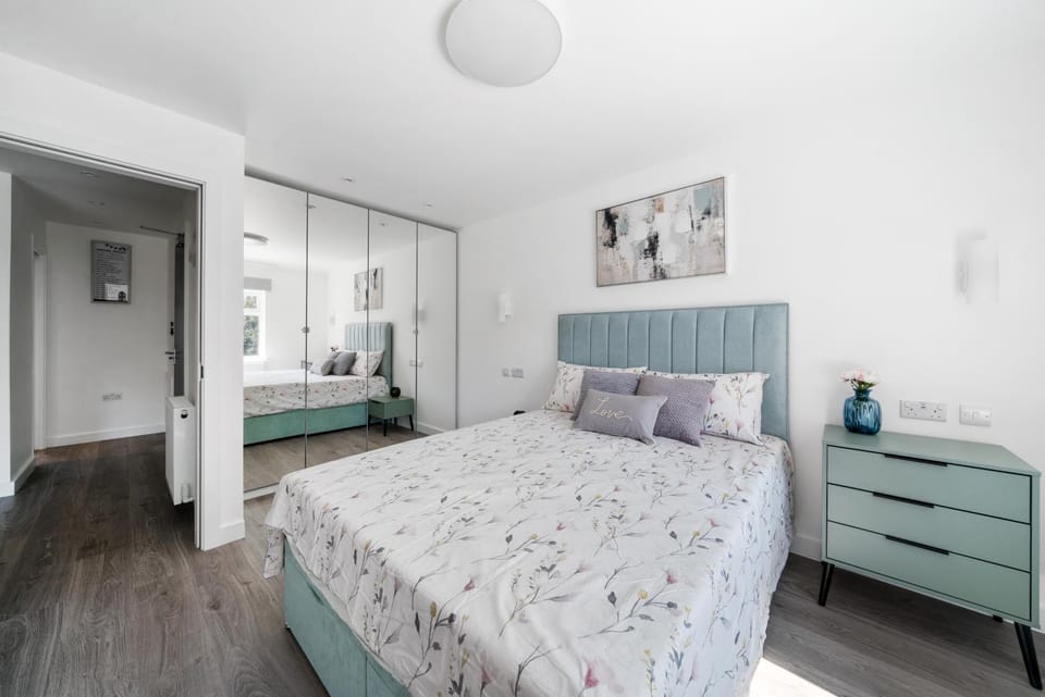 Bed, Photo of the whole room, Bedroom, wardrobe