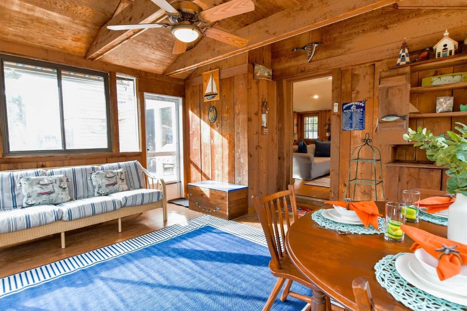 Spacious Mins from Beach & Dogs Welcome House in North Eastham
