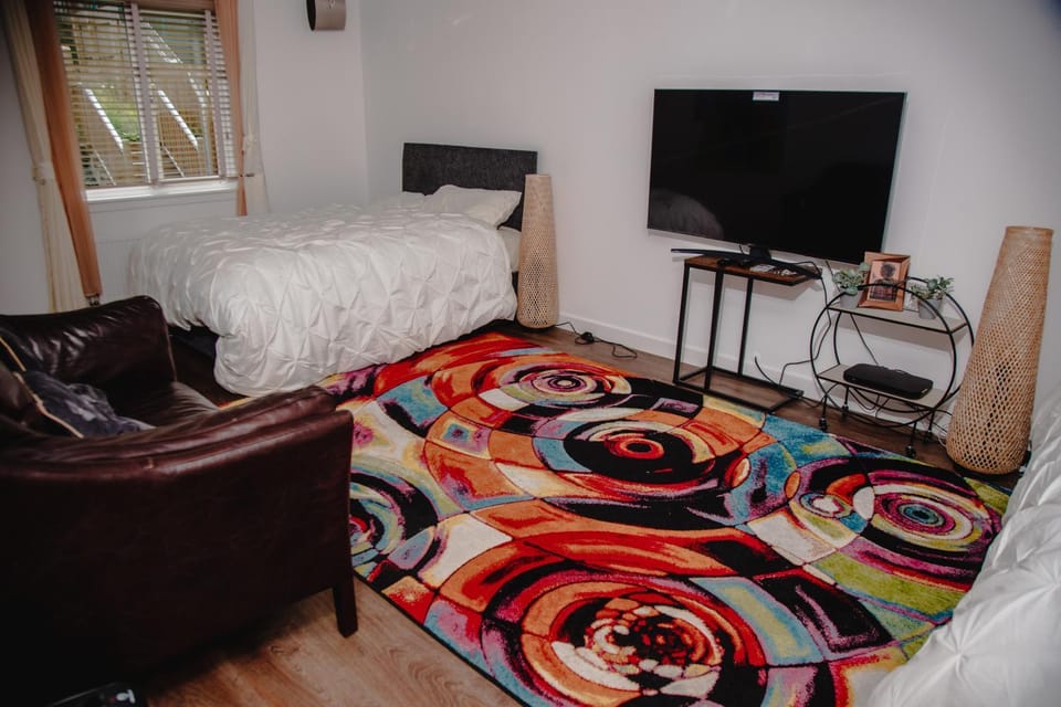 Bed, Living room, Bedroom