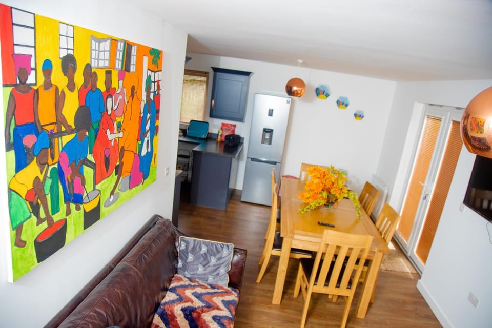 Seating area, Dining area
