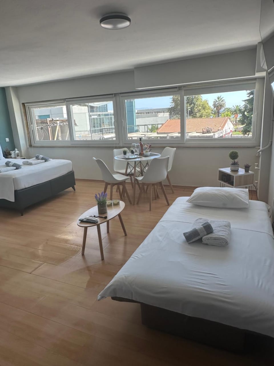 Bed, Living room, Photo of the whole room, Seating area, Bedroom, towels