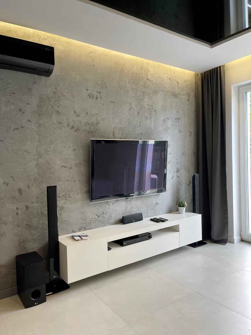 Communal lounge/ TV room, TV and multimedia, Evening entertainment