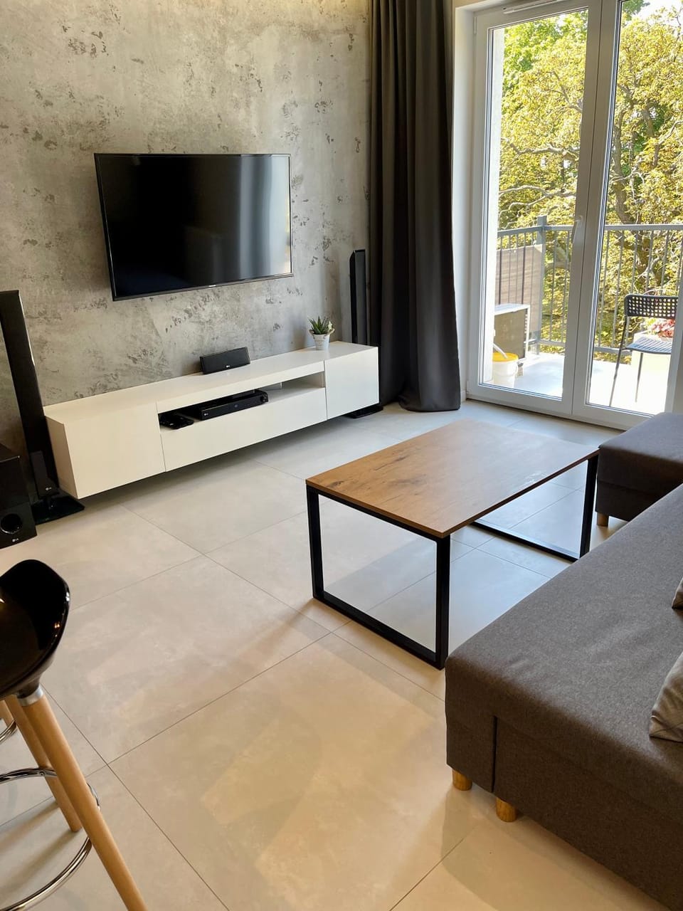 Communal lounge/ TV room, TV and multimedia, Living room, Seating area