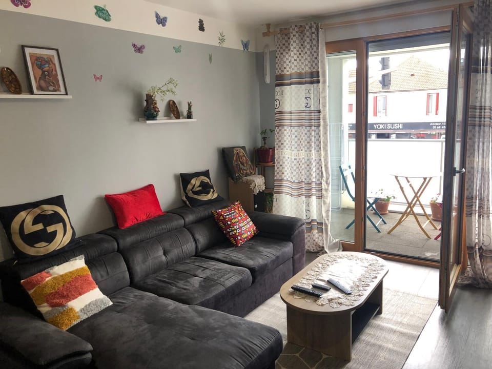 Communal lounge/ TV room, Living room