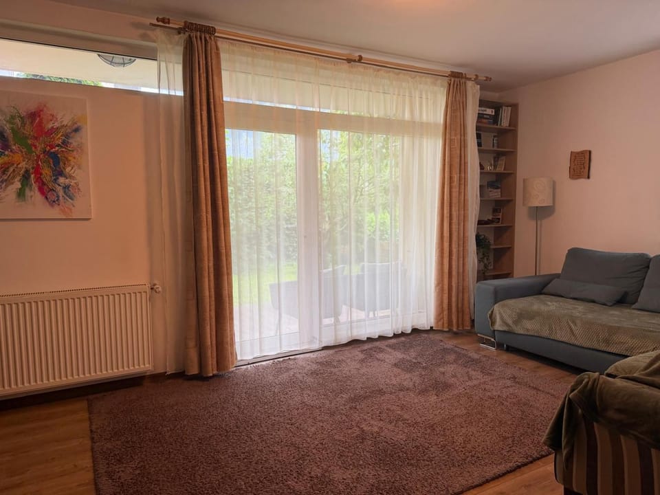 Communal lounge/ TV room, TV and multimedia, Living room, Evening entertainment