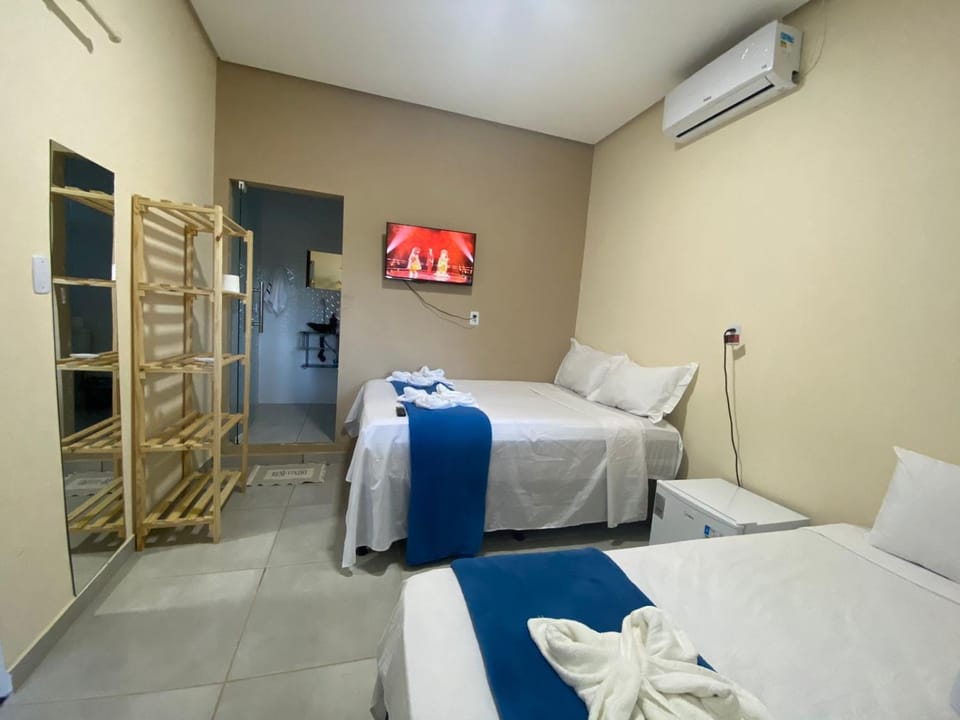 Bed, TV and multimedia, Photo of the whole room, Bedroom, towels, air conditioner