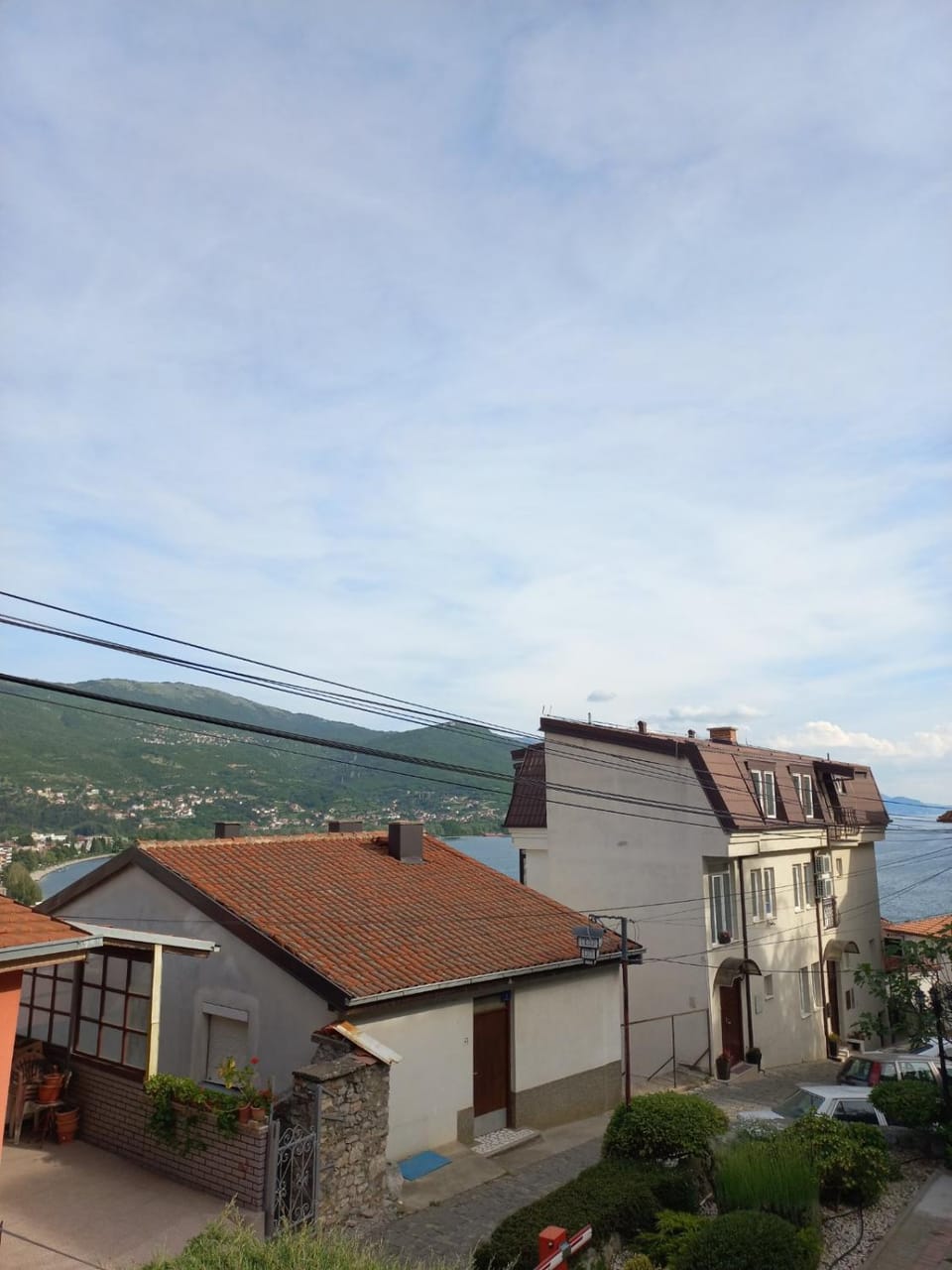 Property building, Day, Neighbourhood, Natural landscape, Mountain view, Street view