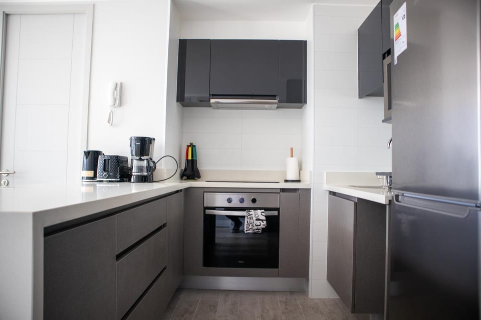Coffee/tea facilities, Kitchen or kitchenette, oven, stove, toaster