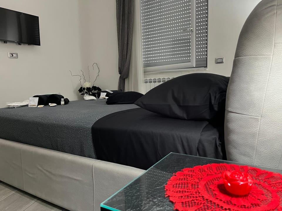 Bed, TV and multimedia, Photo of the whole room