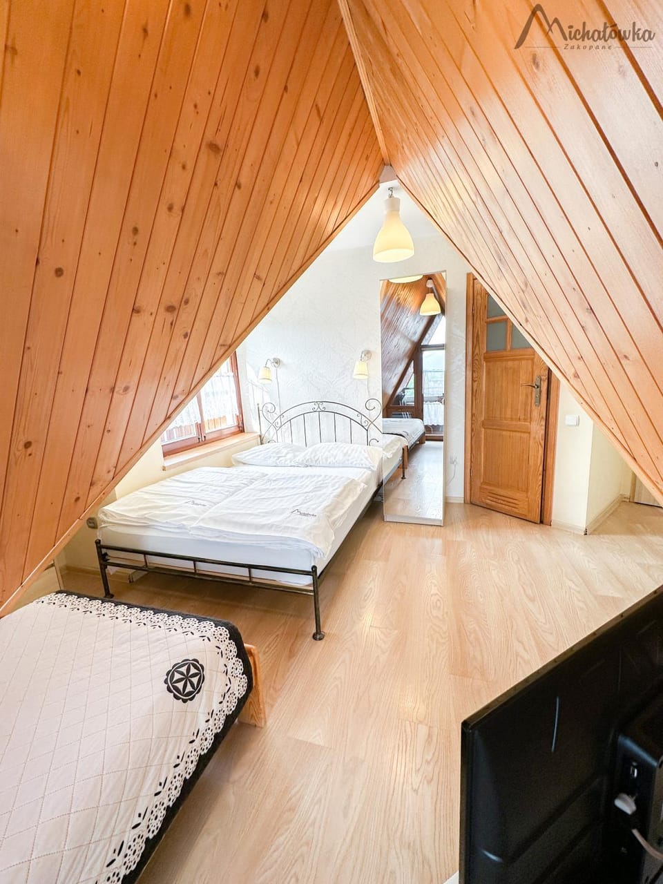 Bed, Photo of the whole room, wardrobe