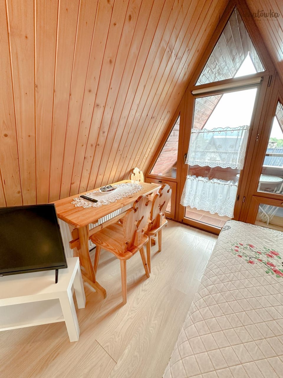 Bed, Photo of the whole room