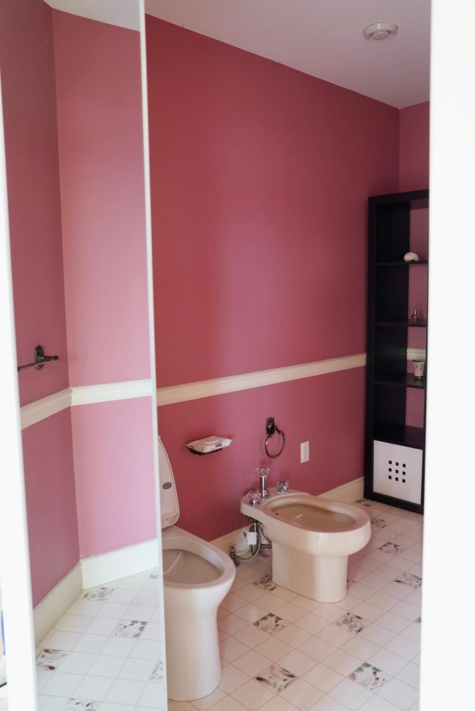 Toilet, bidet