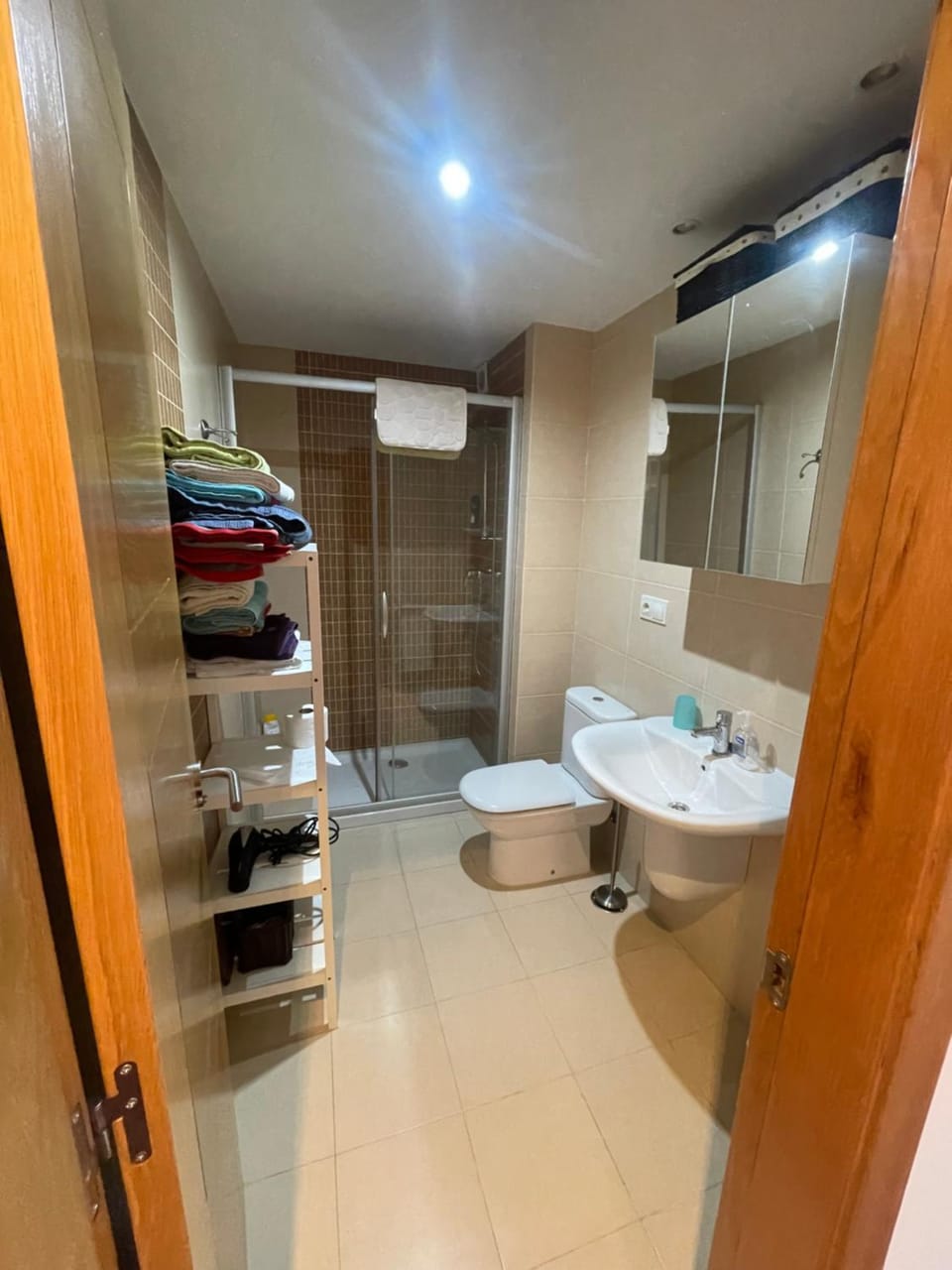 Shower, Toilet, Bathroom, towels