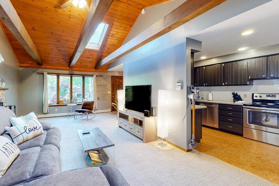 TV and multimedia, Living room, Seating area
