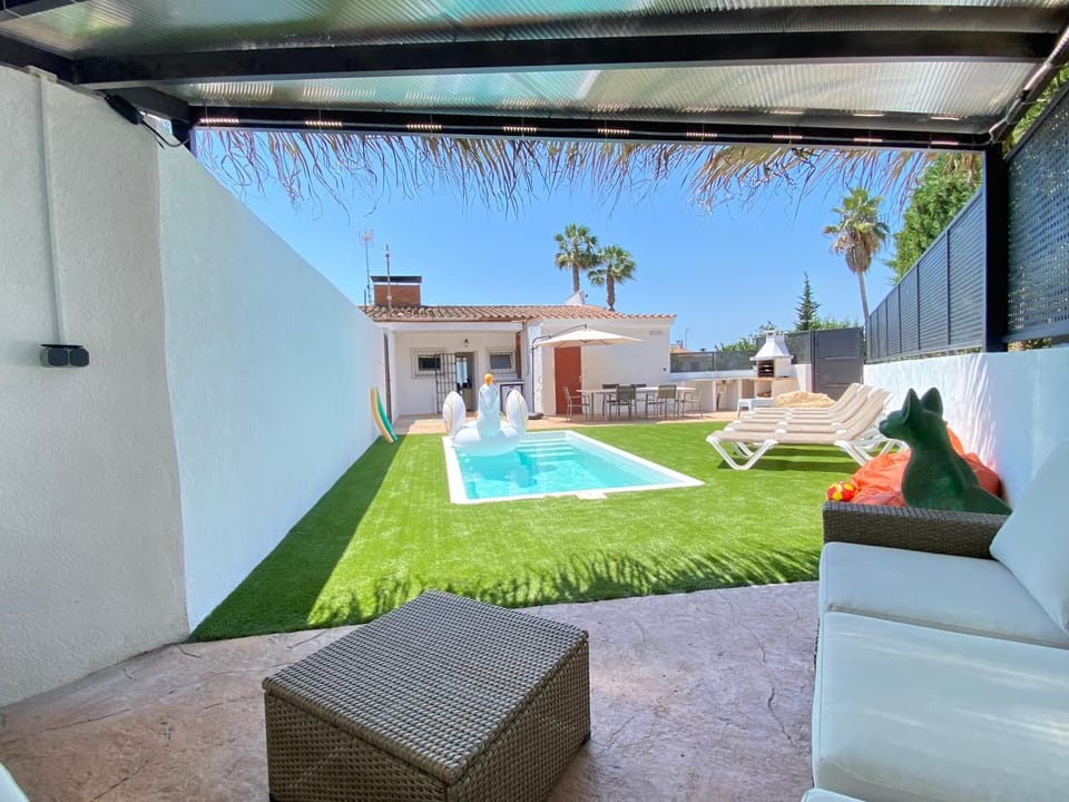 Patio, Garden, Seating area, Garden view, Pool view, Swimming pool, sunbed