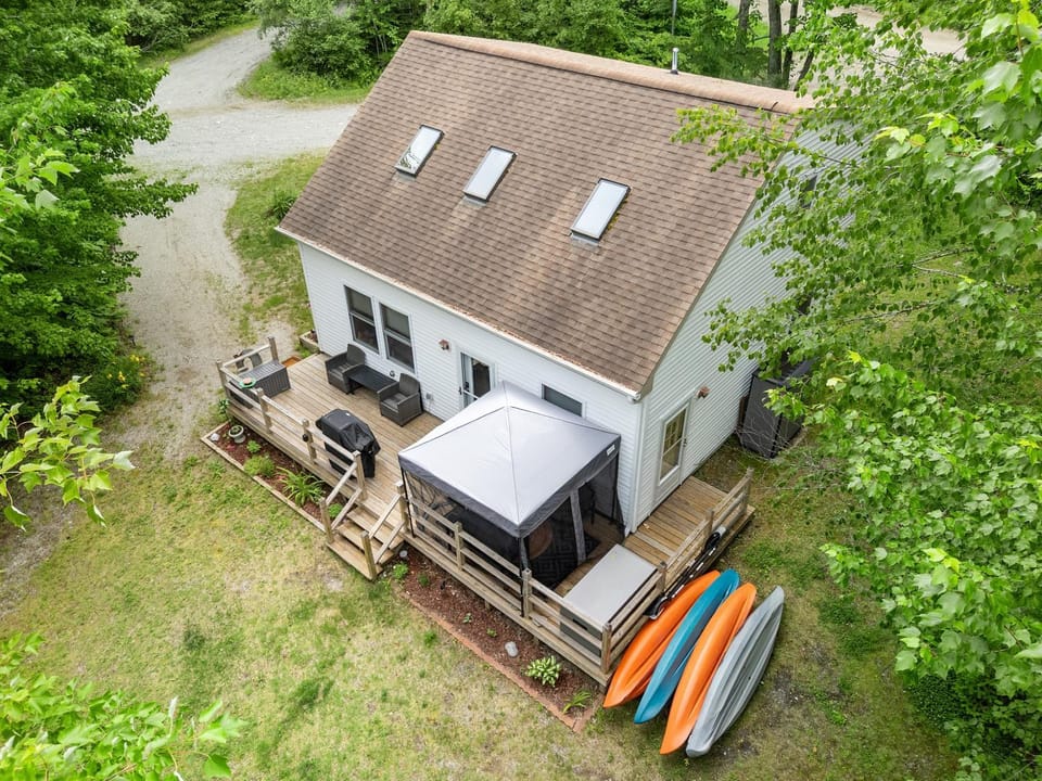 Property building, Day, Natural landscape, Garden, Garden view